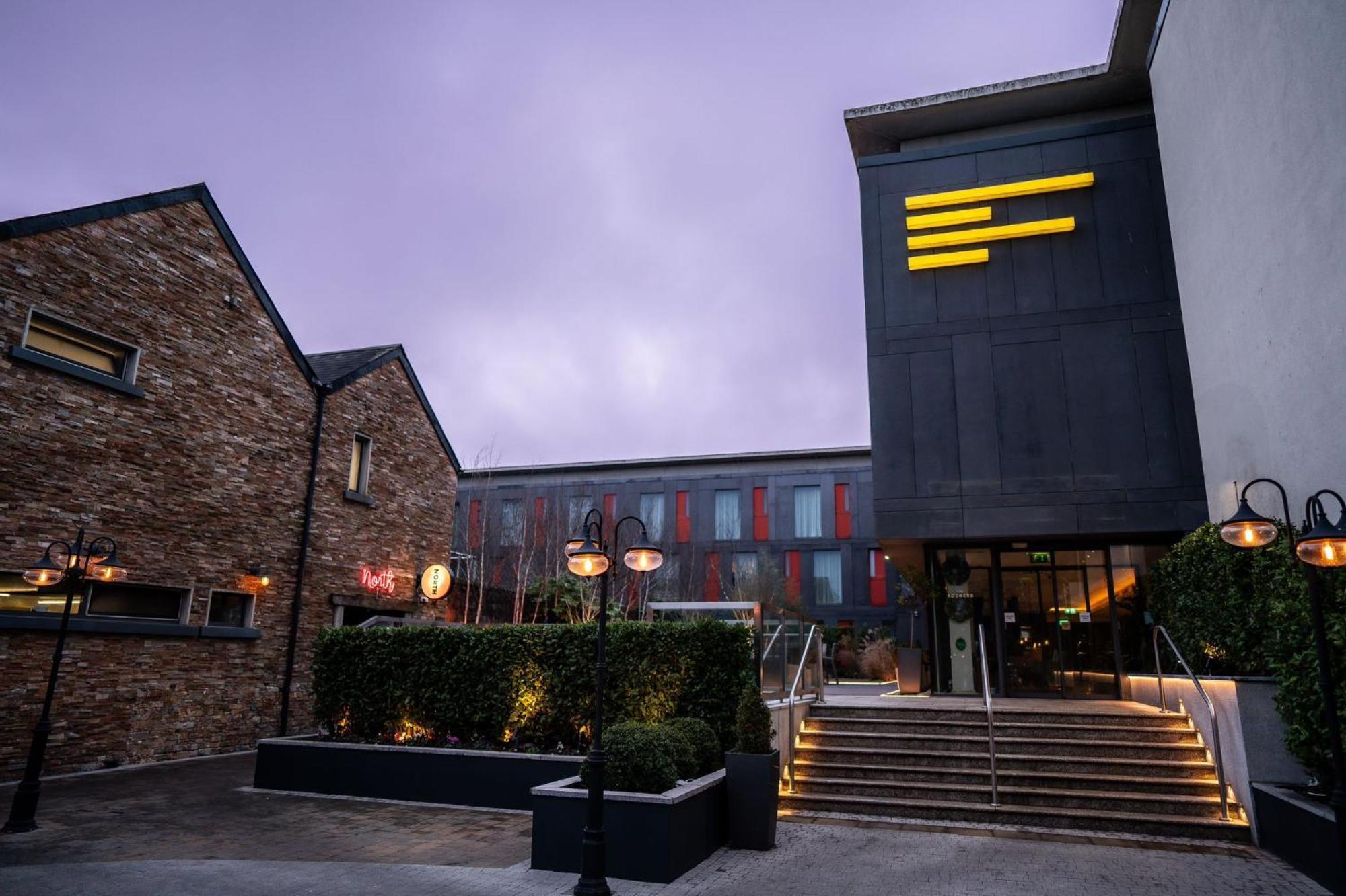 The Address Citywest Exteriér fotografie